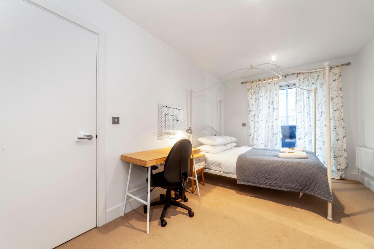 Spacious Modern 3 Bedroom W Balcony, Woolwich *