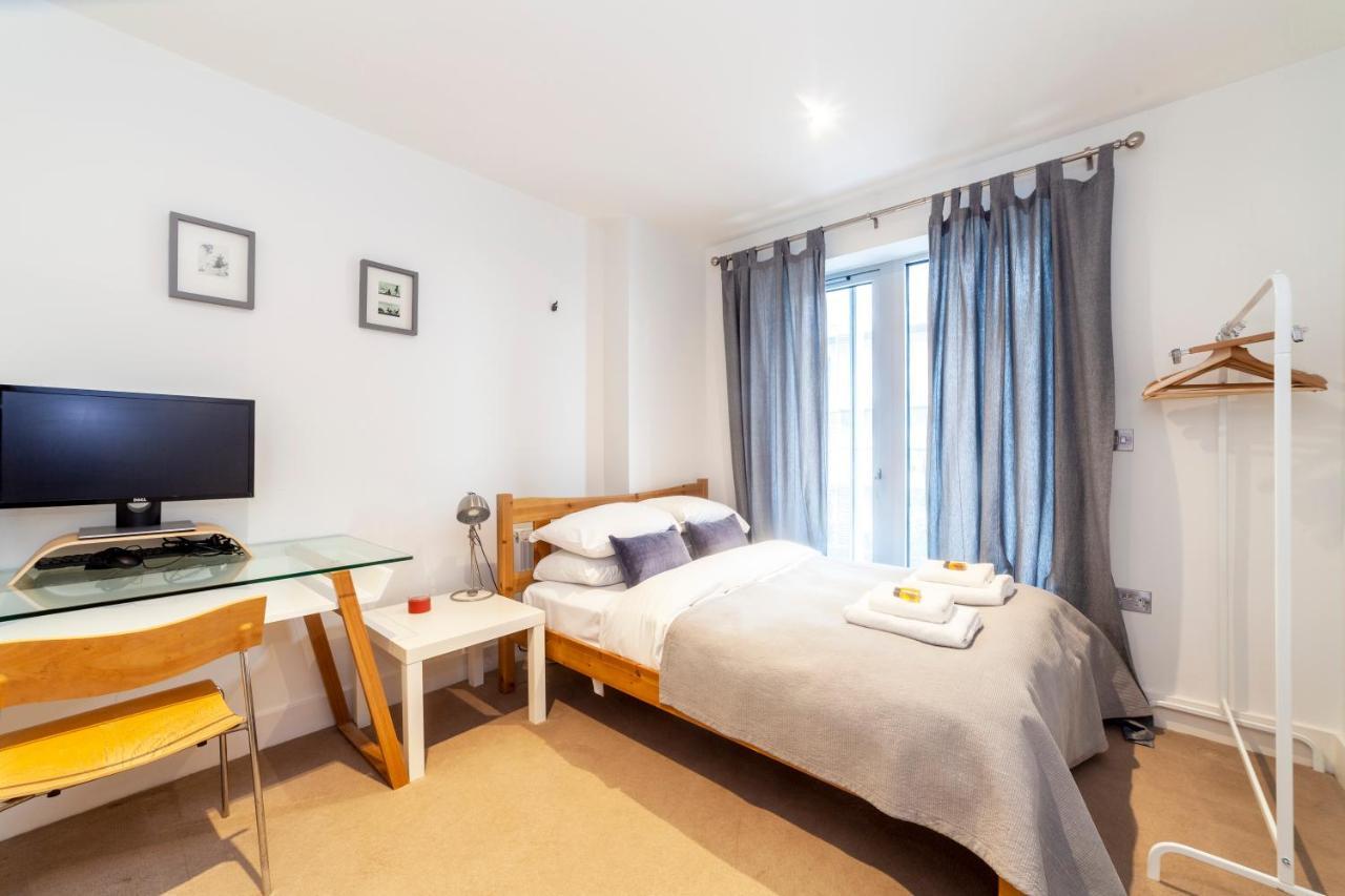 Spacious Modern 3 Bedroom W Balcony, Woolwich London