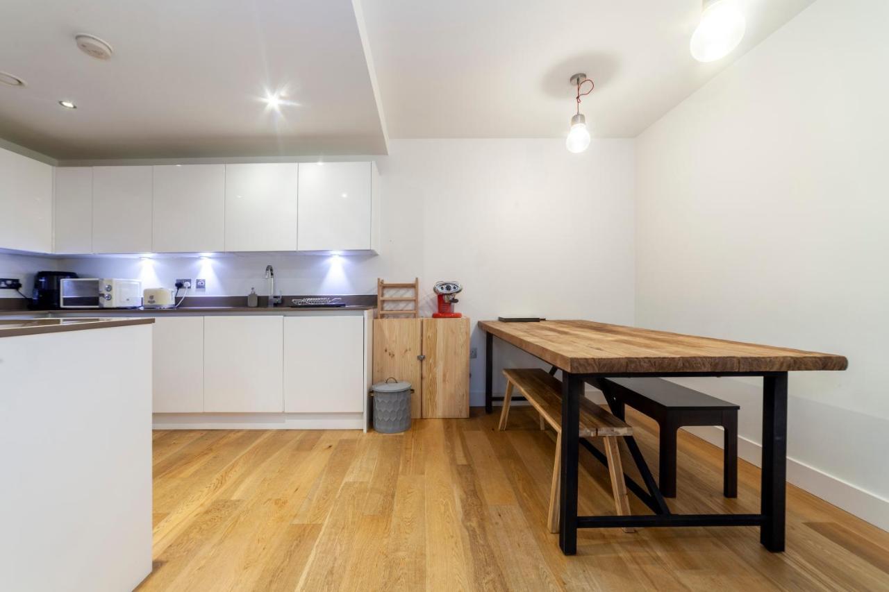 Spacious Modern 3 Bedroom W Balcony, Woolwich *
